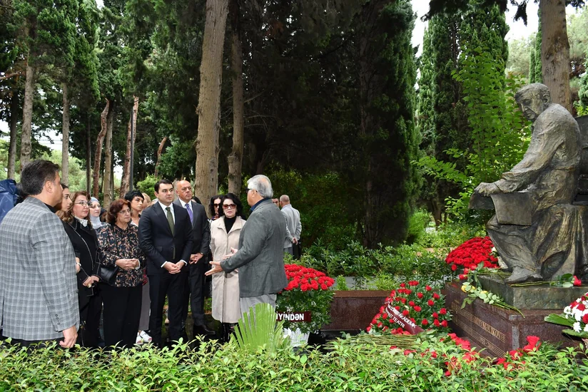 Arif Məlikovun məzarı ziyarət olunub