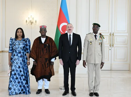 President Ilham Aliyev receives credentials of Guinea's newly appointed ambassador