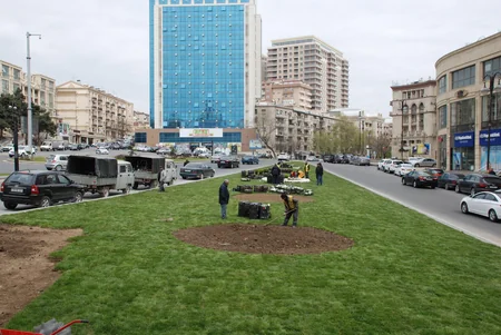 İnşaatçılar prospektində nəqliyyatın hərəkət qaydaları dəyişdirilib