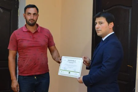 Azərbaycanda pambıqyığan kombaynları idarə edəcək 160 mexanizatora sertifikat təqdim olunub