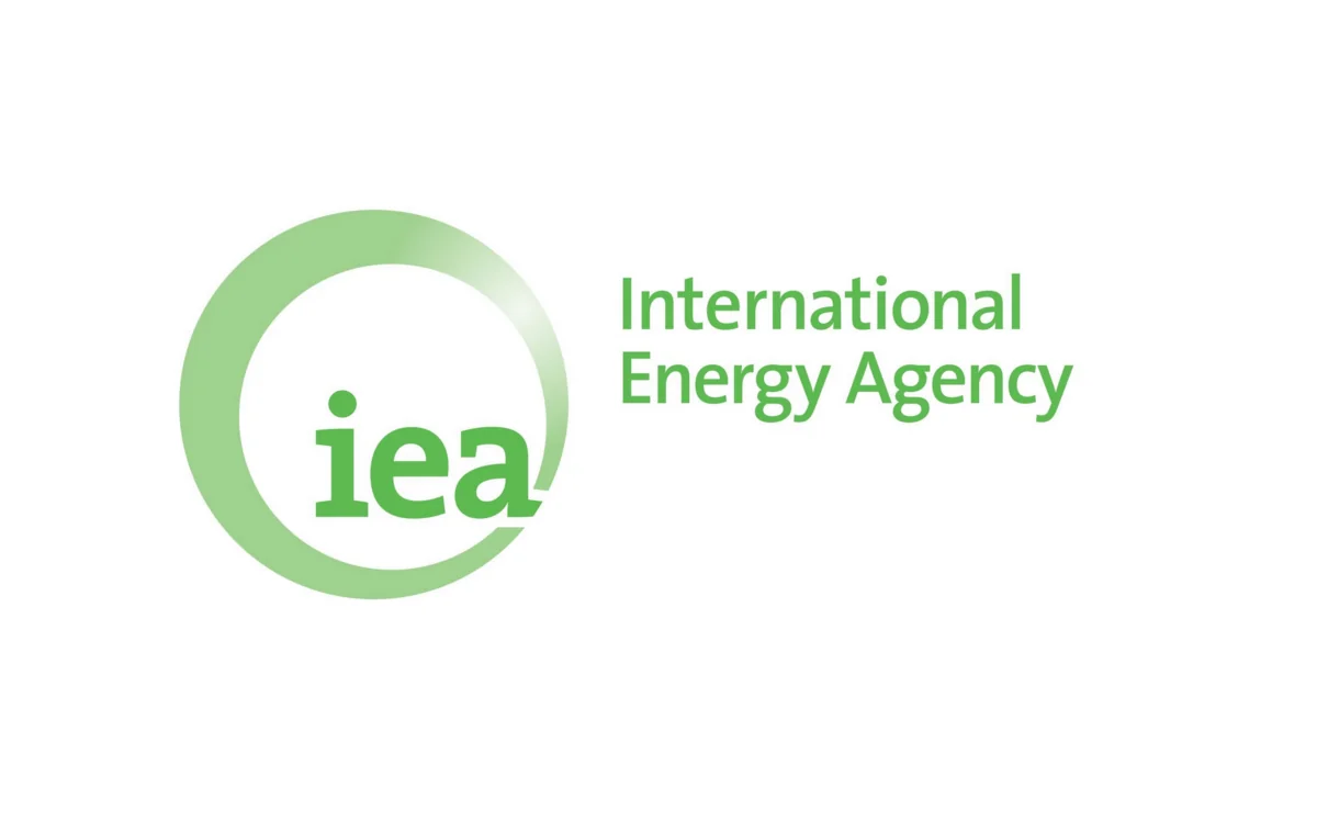 IEA lowers its oil price forecast