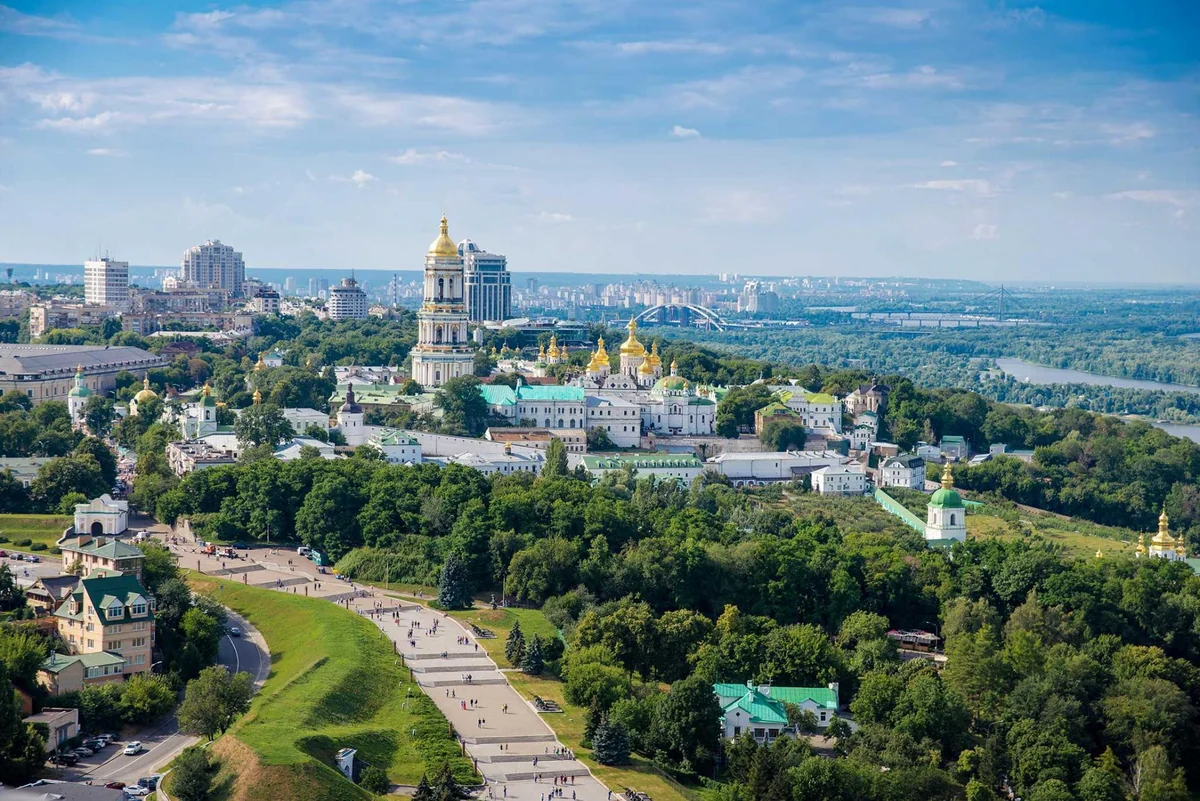 В Киеве у станции метро прогремел взрыв