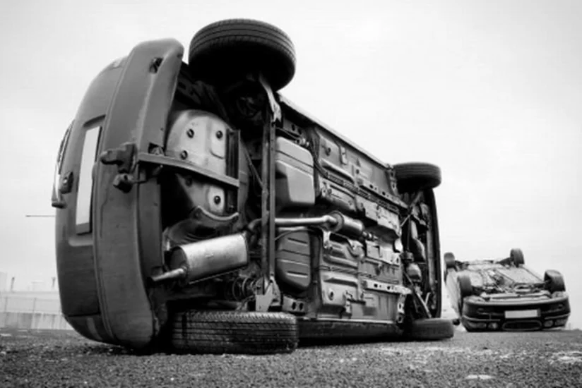 В Исмаиллы перевернулся автомобиль, 1 человек погиб и 1 госпитализирован