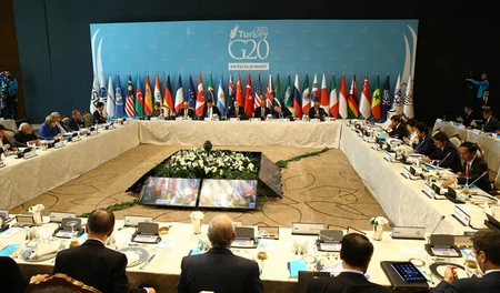 Prezident İlham Əliyev G20-nin zirvəsi çərçivəsində təşkil edilən işçi naharda iştirak edib