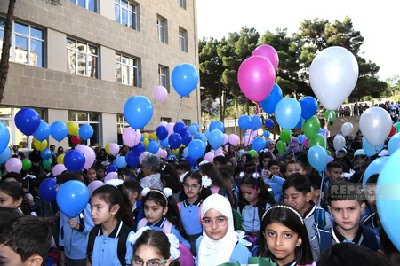 Birincilərin ilk dərs günü - FOTOREPORTAJ