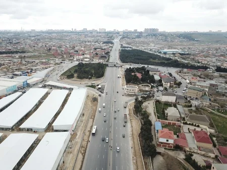Prezident Bakı-Sumqayıt yolunun genişləndirilməsi  çərçivəsində görülən işlərlə tanış olub - YENİLƏNİB