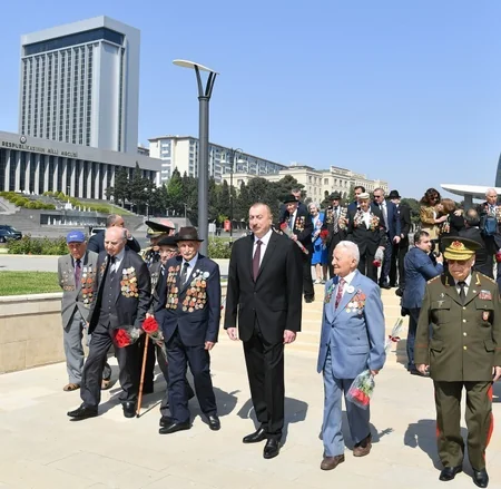Prezident İlham Əliyev 9 May - Qələbə Günü münasibətilə Bakıda keçirilən mərasimdə iştirak edib - YENİLƏNİB