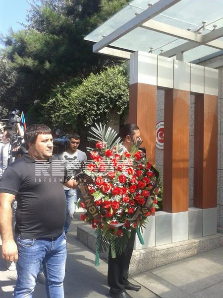 ​Türkiyənin Azərbaycandakı səfirliyinin qarşısında aksiya keçirilib - FOTO
