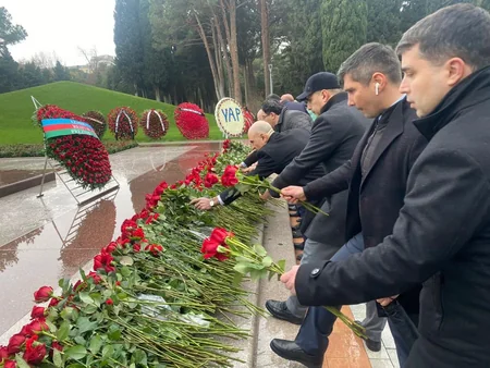 “Azərkontrakt”ın əməkdaşları Ulu Öndər Heydər Əliyevin xatirəsini yad edib