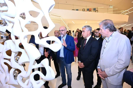Heydər Əliyev Mərkəzində “Görünməyənin cizgiləri” sərgisi açılıb