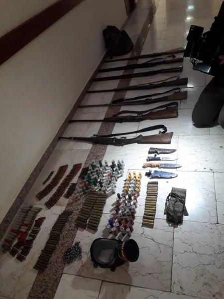 Qubada polis 5 tüfəng, əleyhqaz, avtomat və  pulemyot patronları aşkarlayıb