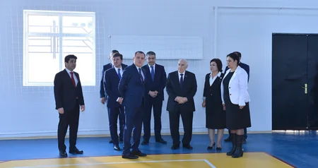 Министр образования открыл школу в поселке Вандам - ФОТО