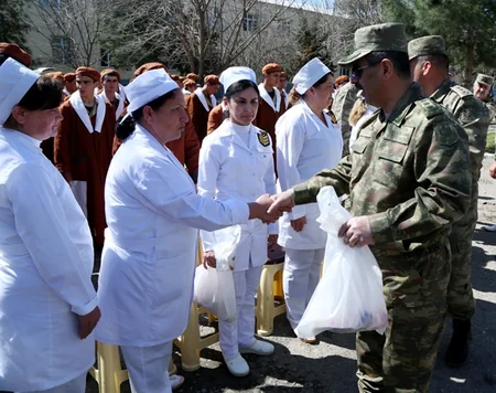 ​Azərbaycan müdafiə naziri: Biz düşmənə elə zərbələr endiririk ki, onlar qorxub qaçırlar