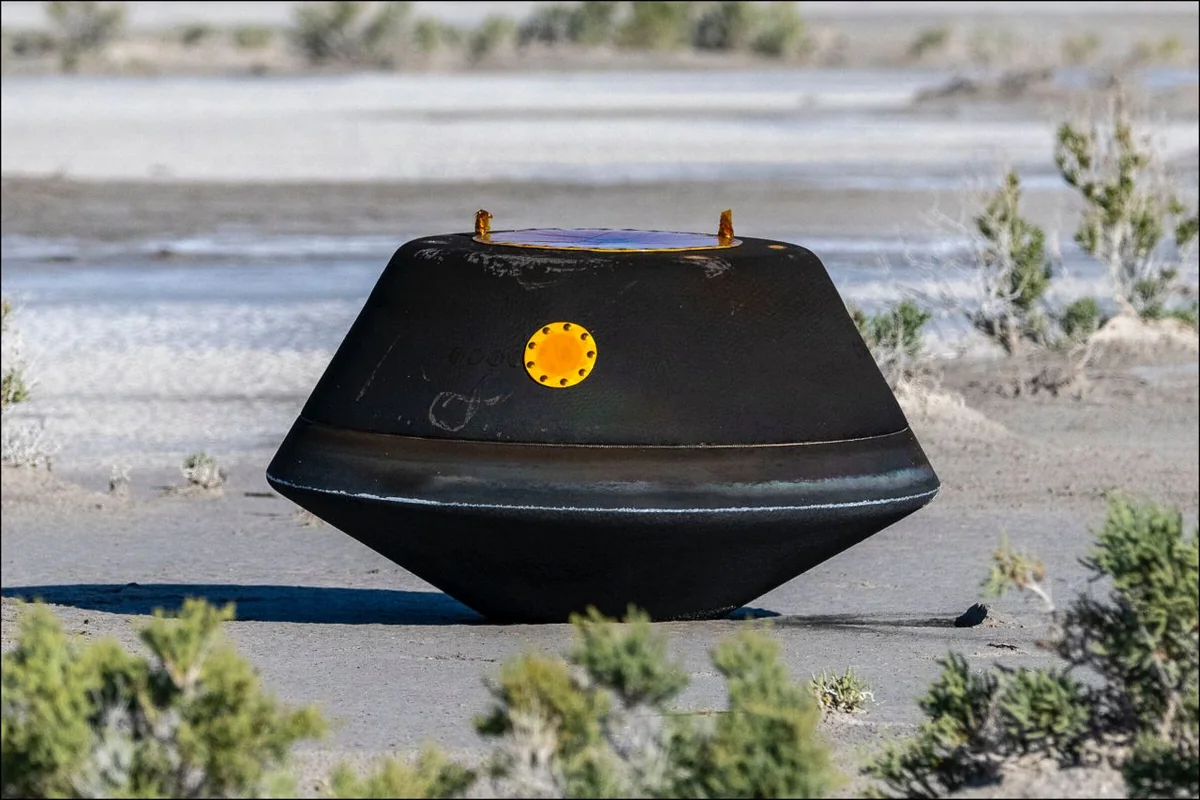 OSIRIS-REx zondunun kapsulu asteroiddən alınan maddə nümunəsi ilə Yerə qayıdıb