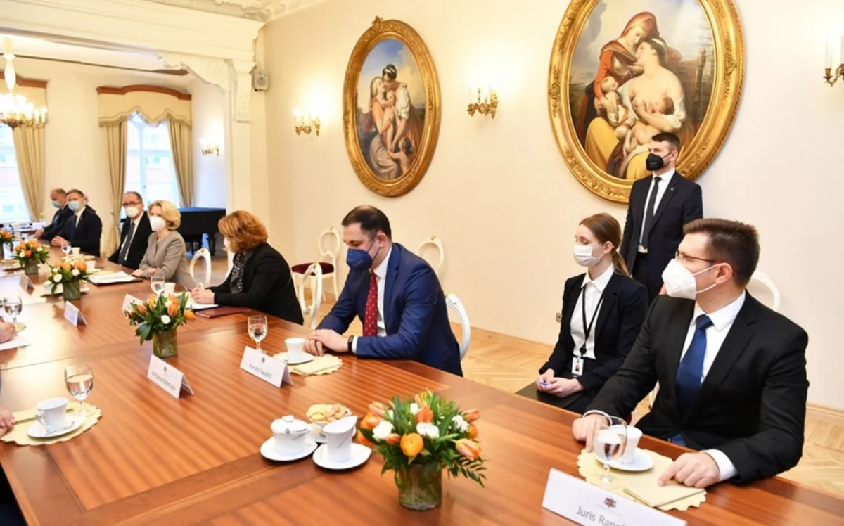 Latvian, Azerbaijani parliamentary speakers discuss issues of bilateral co-op