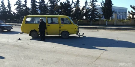 В Кюрдамире столкнулись автомобиль и микроавтобус - ВИДЕО