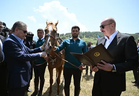 Karabakh horse named “Dostlug” presented to Gurbanguly Berdimuhamedov at Jidir Duzu plain