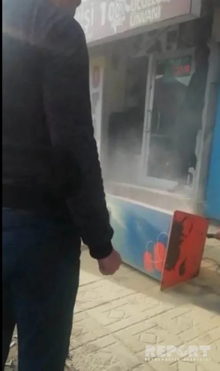 Bakıda “E-manat” ödəniş aparatında tüstüləmə olub, külli miqdarda pul yararsız hala düşüb - FOTO