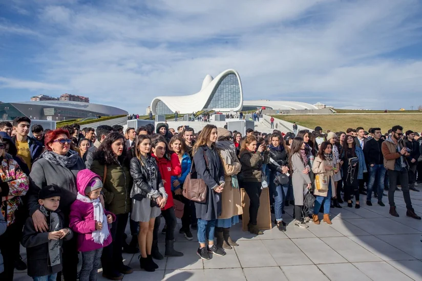 Heydər Əliyev Mərkəzinin parkında “Səməni” beynəlxalq sərgi-müsabiqəsi keçirilib