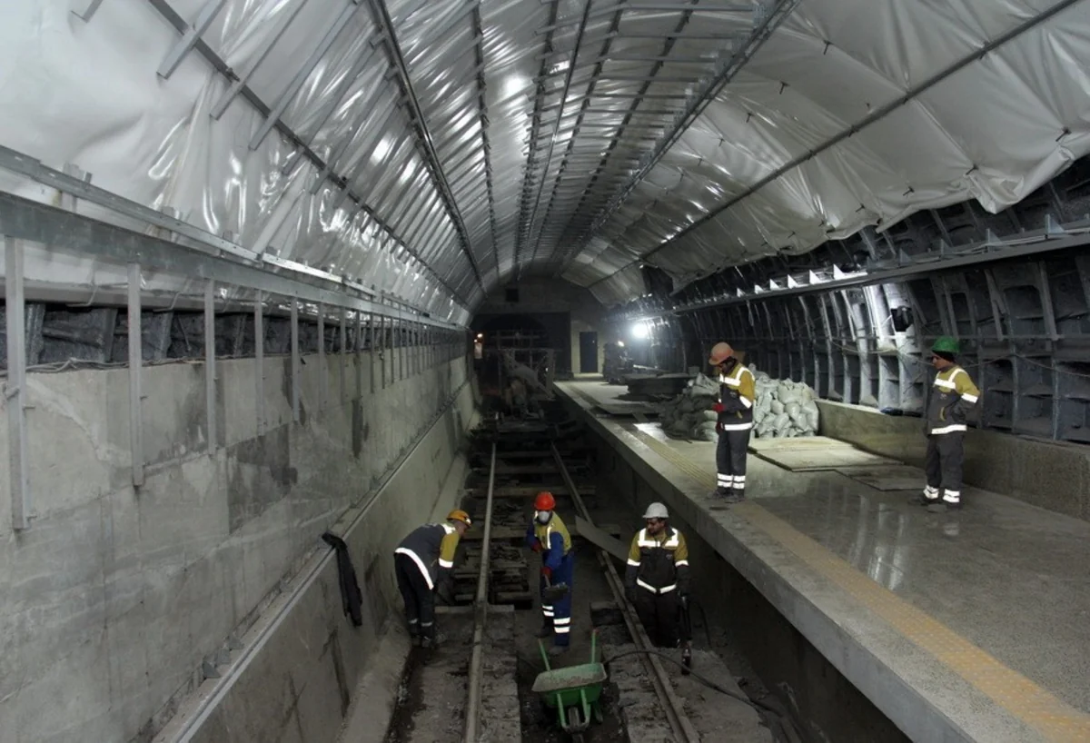 Metronun “Xətai” stansiyasında yeni eskalatorlar quraşdırılır