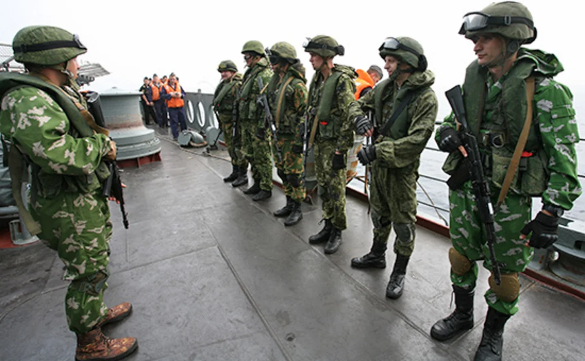 На Каспии прошли очередные учения морских пехотинцев