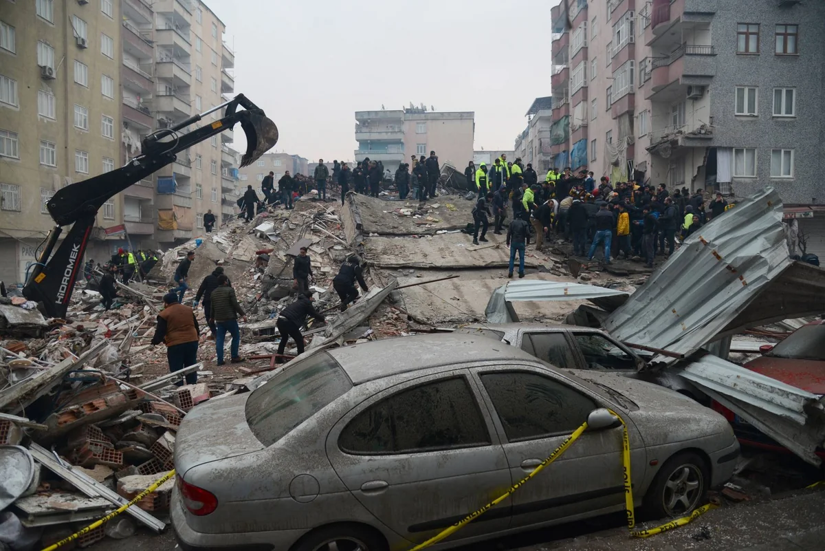 Building collapses due to new quake in Turkiye