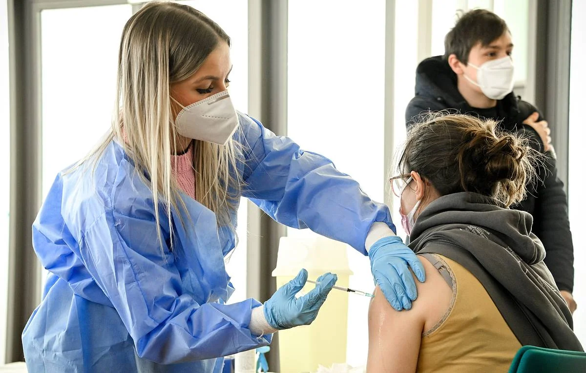 Vaccinated people may be exempted from tests, quarantine for trips inside EU