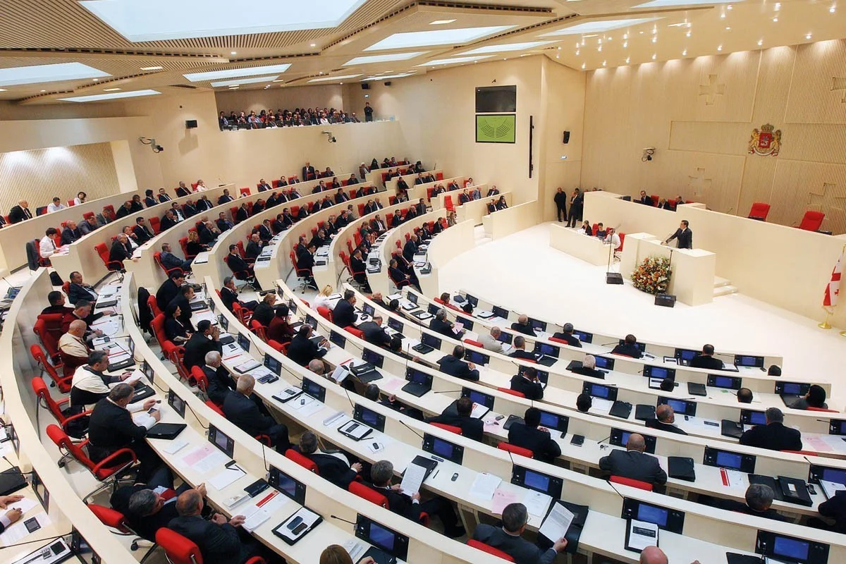 Gürcüstanda daha bir deputat parlament çoxluğunu tərk edib - YENİLƏNİB