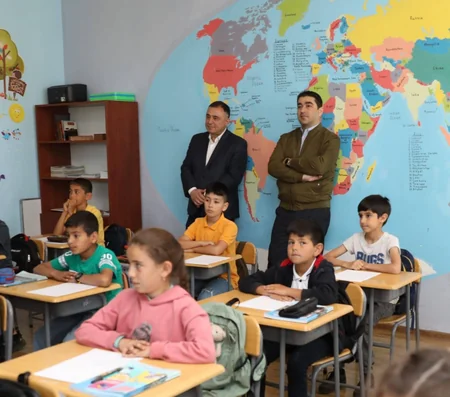 Gürcüstan parlamentinin sədri azərbaycandilli kənd məktəbinə baş çəkib  