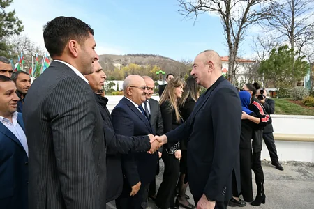 Prezident və birinci xanım Ağdərənin Həsənriz kəndində sakinlərlə birlikdə Novruz tonqalını alovlandırıblar - YENİLƏNİB