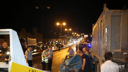 Bakıda yük maşını 9 avtomobilə çırpılıb, 4 nəfər xəsarət alıb - FOTO - YENİLƏNİB
