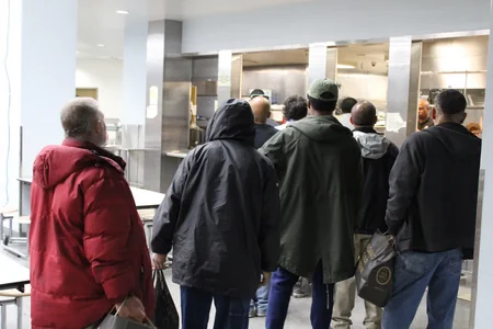 Azərbaycanın Los-Ancelesdəki Baş Konsulluğu 1000-dək kimsəsiz və evsiz sakinə yemək paylayıb
