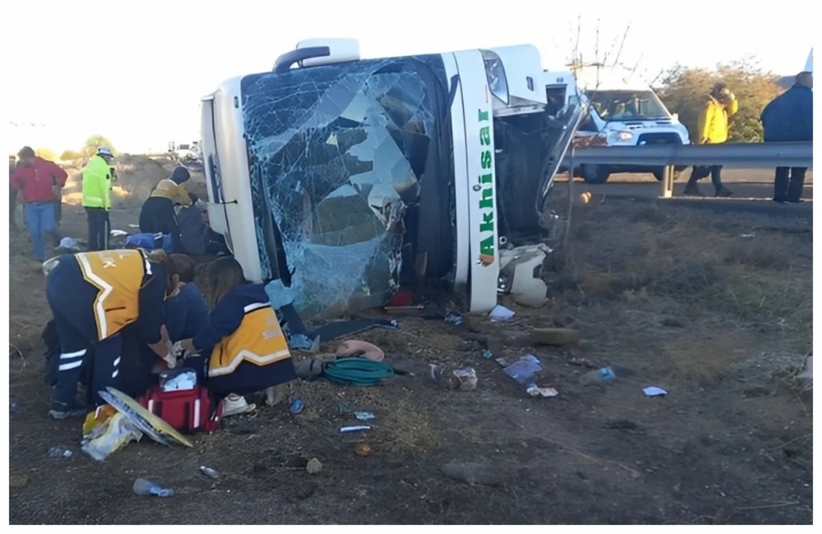 Türkiyədə avtobus aşıb, 6 nəfər ölüb, 20 nəfər yaralanıb