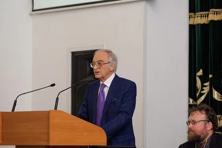 Polad Bülbüloğlu Moskvada beynəlxalq konfransda iştirak edib