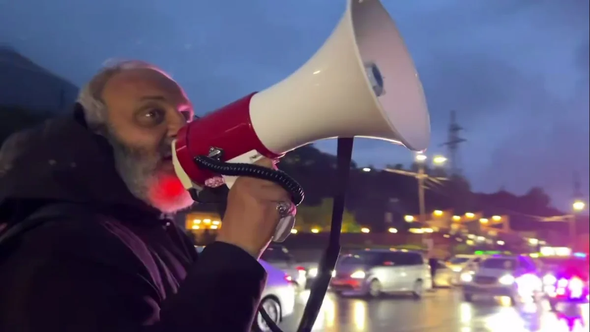 Armenian protesters vow to block Baghramyan Avenue, set up tents