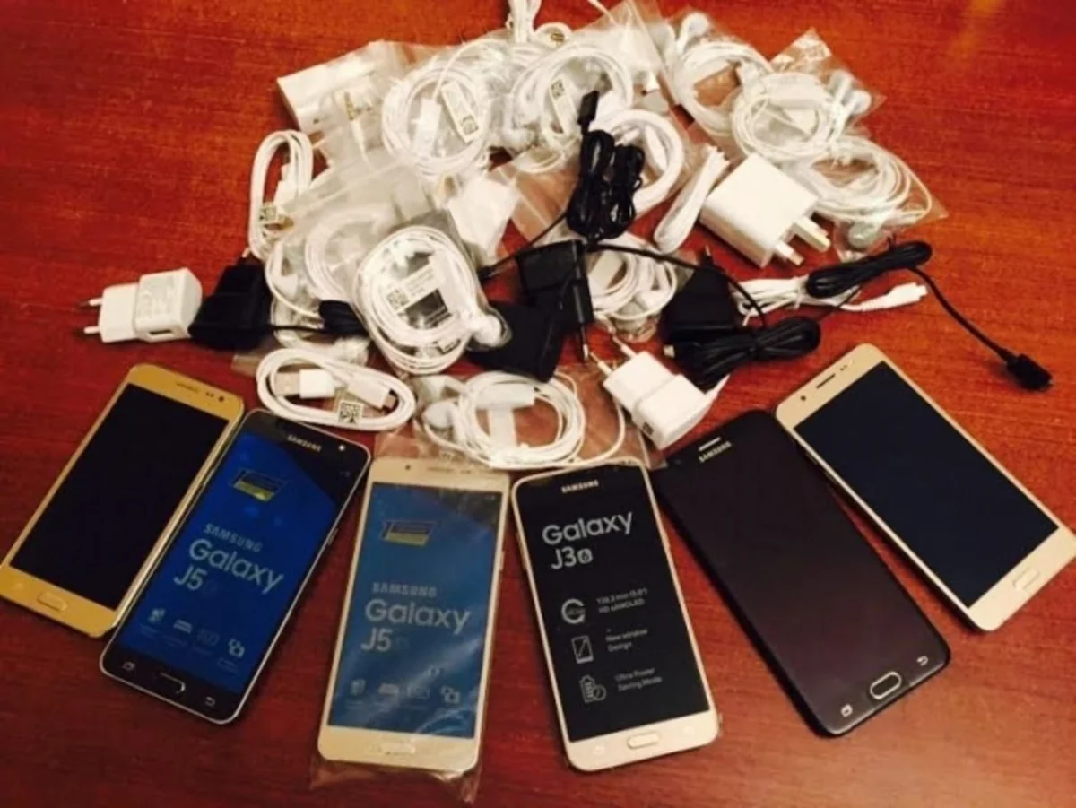 Gömrükdən yuyucu tozun içərisində 6 mobil telefon keçirilməsinin qarşısı alınıb