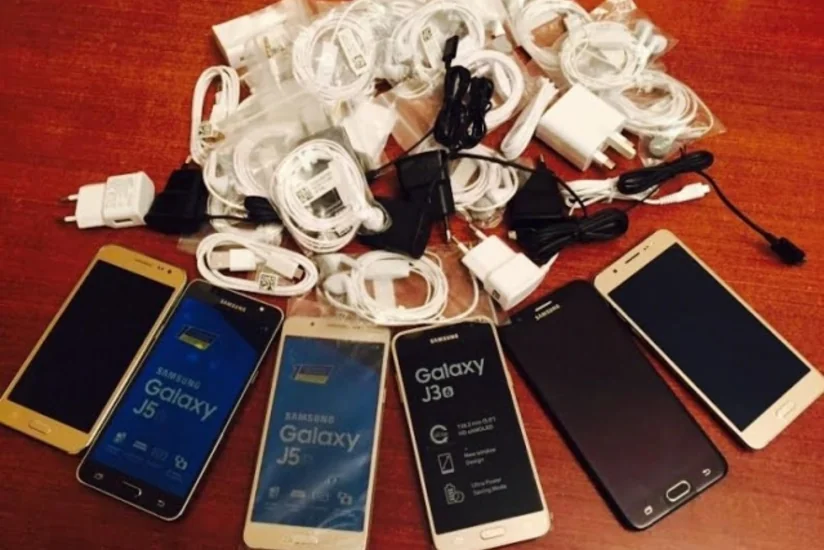 Gömrükdən yuyucu tozun içərisində 6 mobil telefon keçirilməsinin qarşısı alınıb