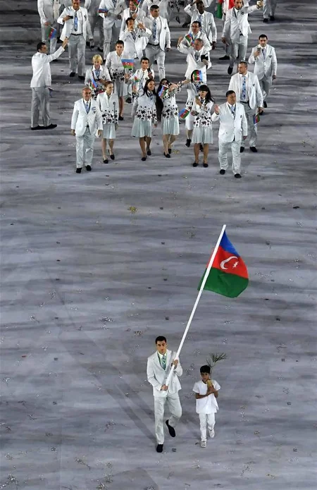 Azərbaycan yığması XXXI Yay Olimpiya Oyunlarında atletlərin paradında iştirak edib