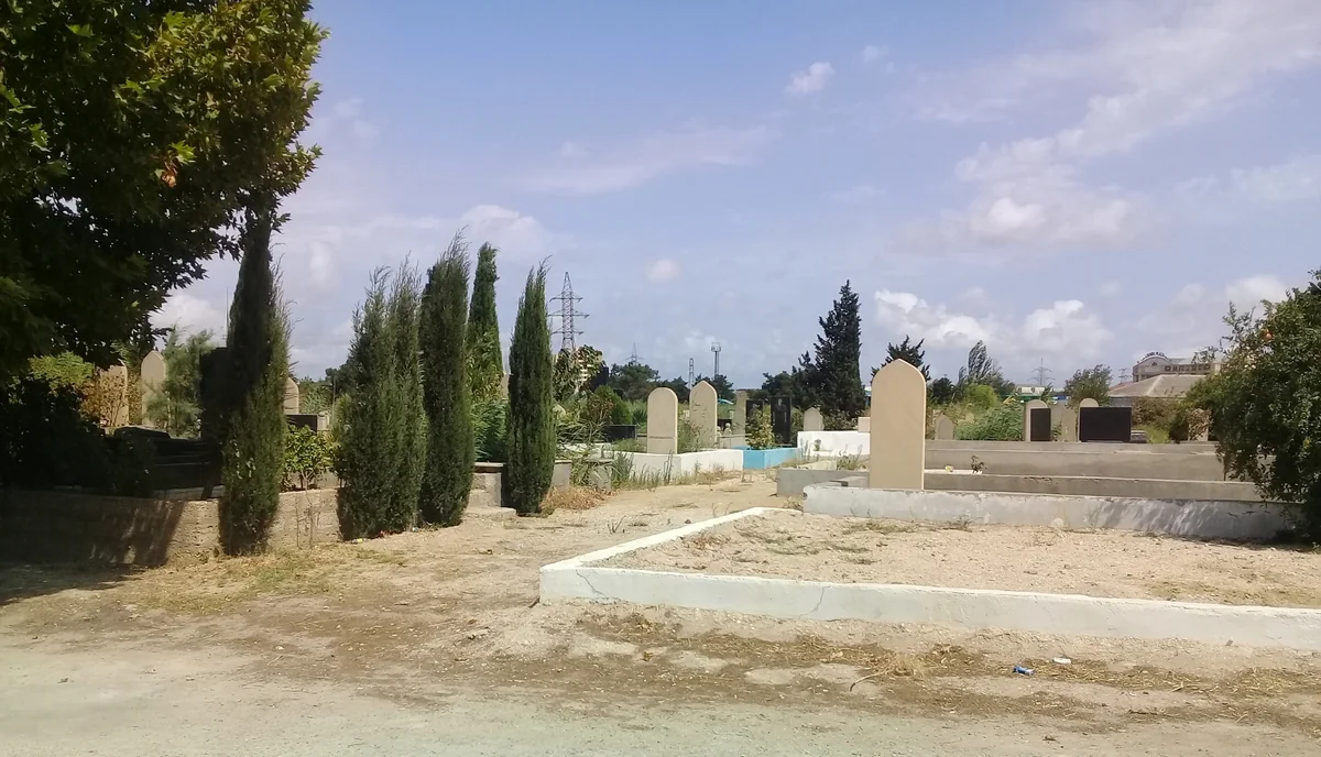 Zabrat qəbiristanlığında qəbir daşlarının dağıdılması ilə bağlı cinayət işi başlanılıb - YENİLƏNİB
