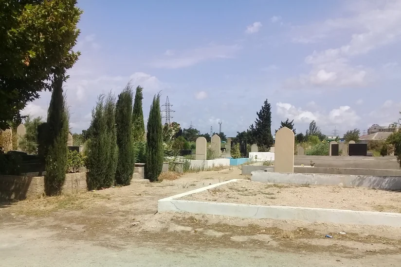 Zabrat qəbiristanlığında qəbir daşlarının dağıdılması ilə bağlı cinayət işi başlanılıb - YENİLƏNİB