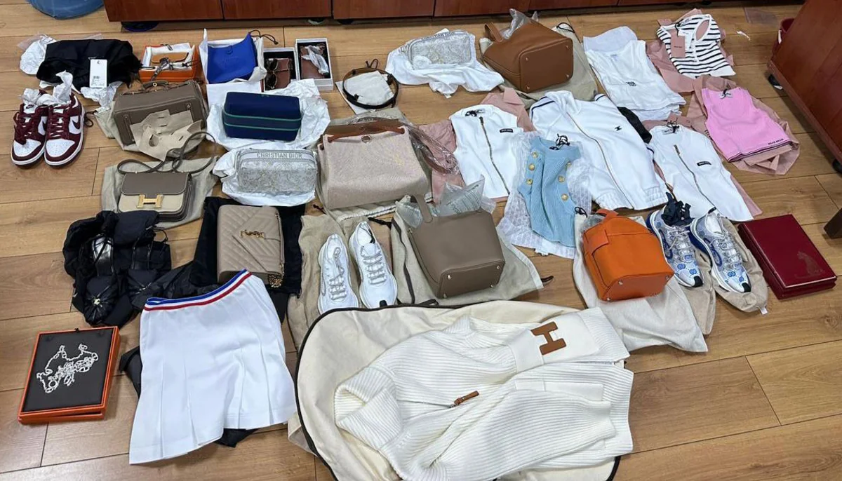 Azərbaycan gömrükçüləri bəyan olunmamış brend əşyaları müsadirə edib