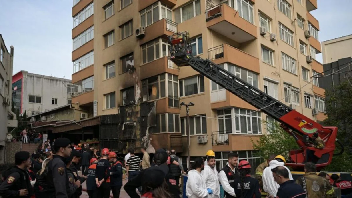 После крупного пожара в Стамбуле задержали девять человек