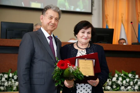 “Nizami Gəncəvi adına Qızıl medal” qaliblərə təqdim olunub
