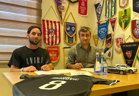 Qarabağ yeni transferi ilə müqavilə bağlayıb