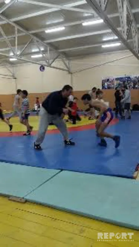 Gürcüstanda yaşayan azərbaycanlı ailənin çətin günləri: darısqal kirayə mənzil, məktəbə getməyən uşaqlar - REPORTAJ