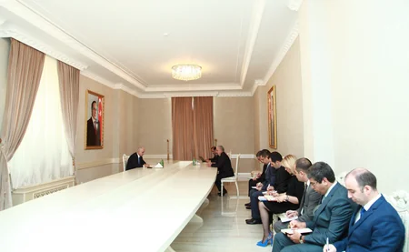 İqtisadiyyat naziri Xırdalanda vətəndaşlarla görüşüb
