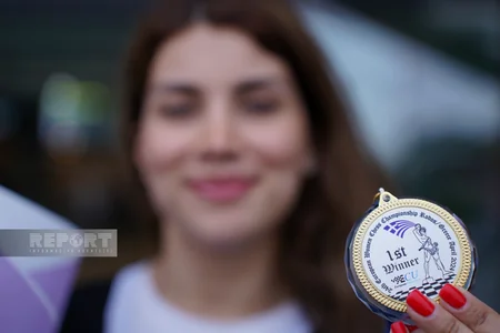 Azərbaycanın Avropa çempionu olan ilk qadın şahmatçısı vətənə qayıdıb