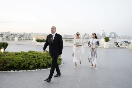 “Gülüstan” sarayında Vyetnam rəsm əsərlərinin sərgisi ilə tanışlıq olub
