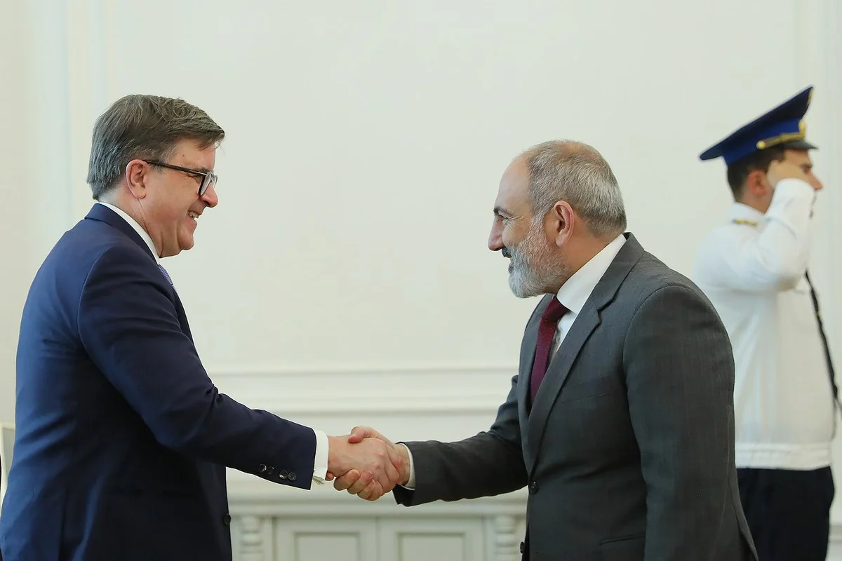 Paşinyan ABŞ dövlət katibinin müavini ilə Azərbaycanla sülh məsələsini müzakirə edib