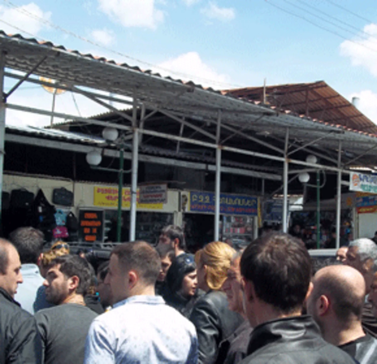 ​Yerevandakı məşhur ticarət mərkəzi alıcı yoxluğundan bağlanıb